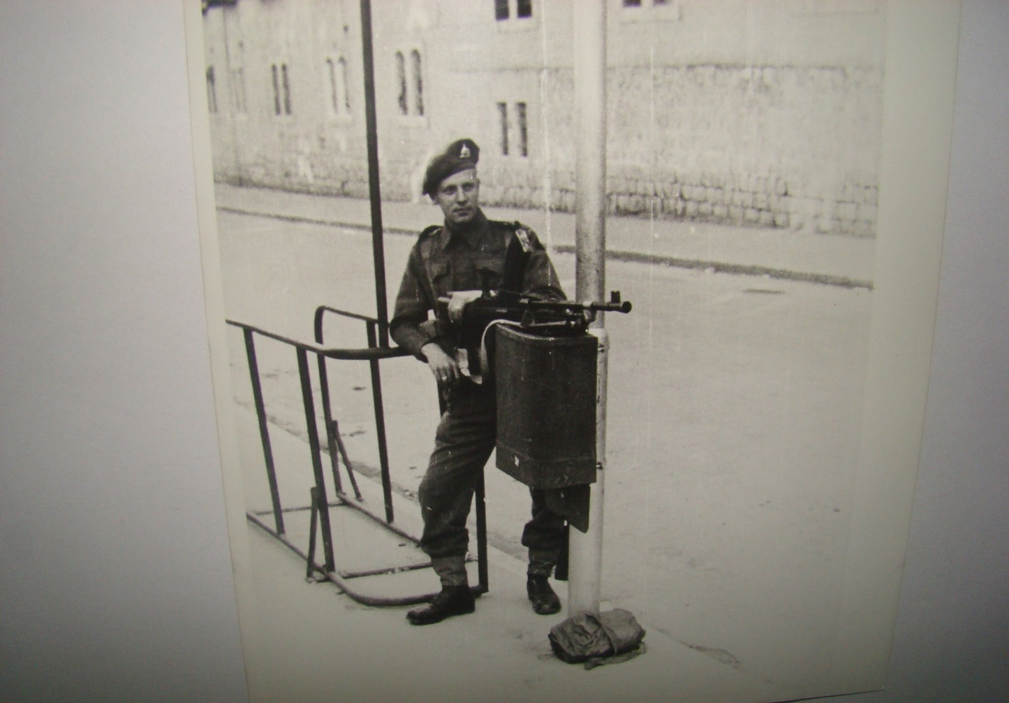 Photo Palestine jewish israel 1947 jerusalem Mea Shearim curfew british soldier