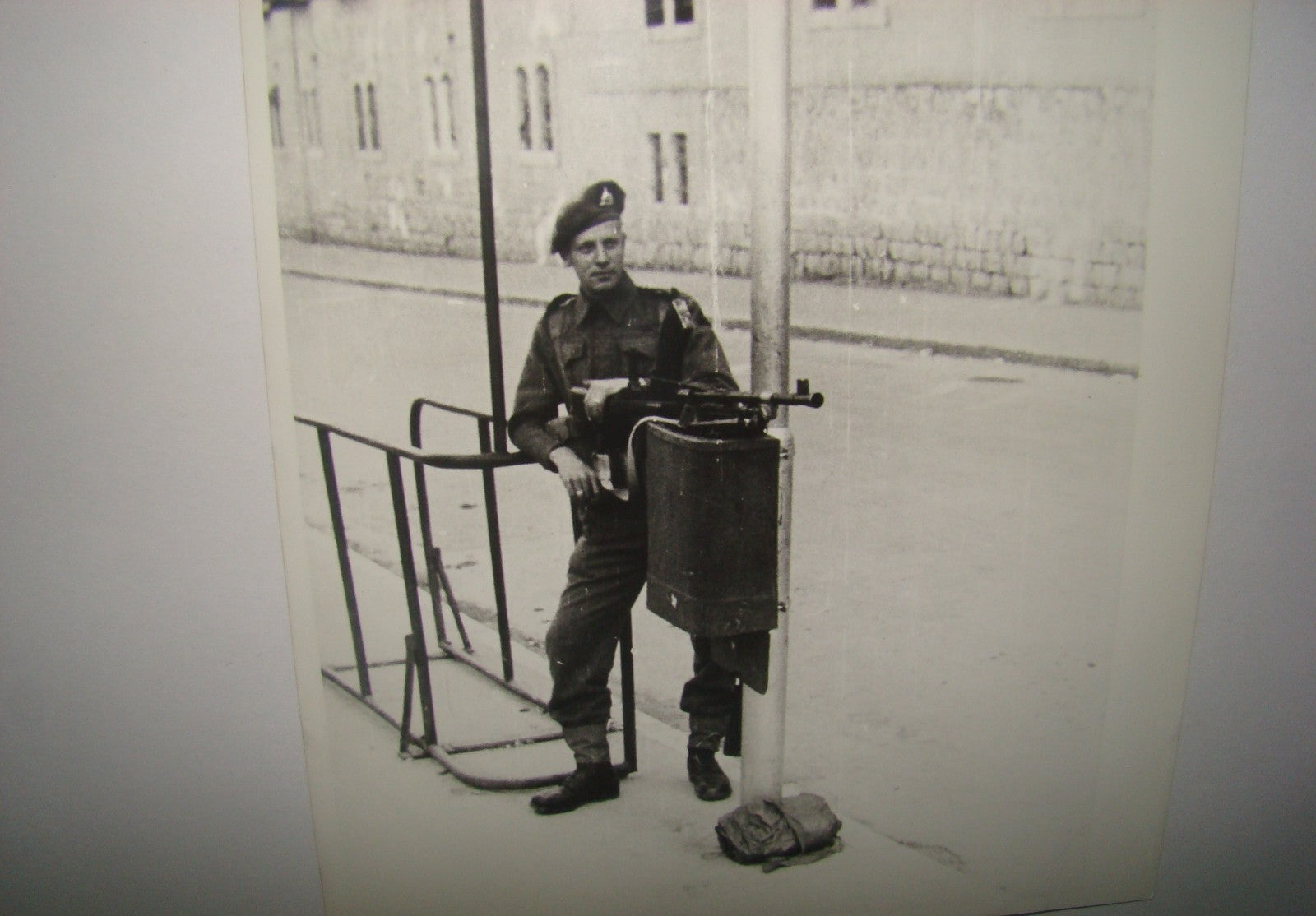 Photo Palestine jewish israel 1947 jerusalem Mea Shearim curfew british soldier