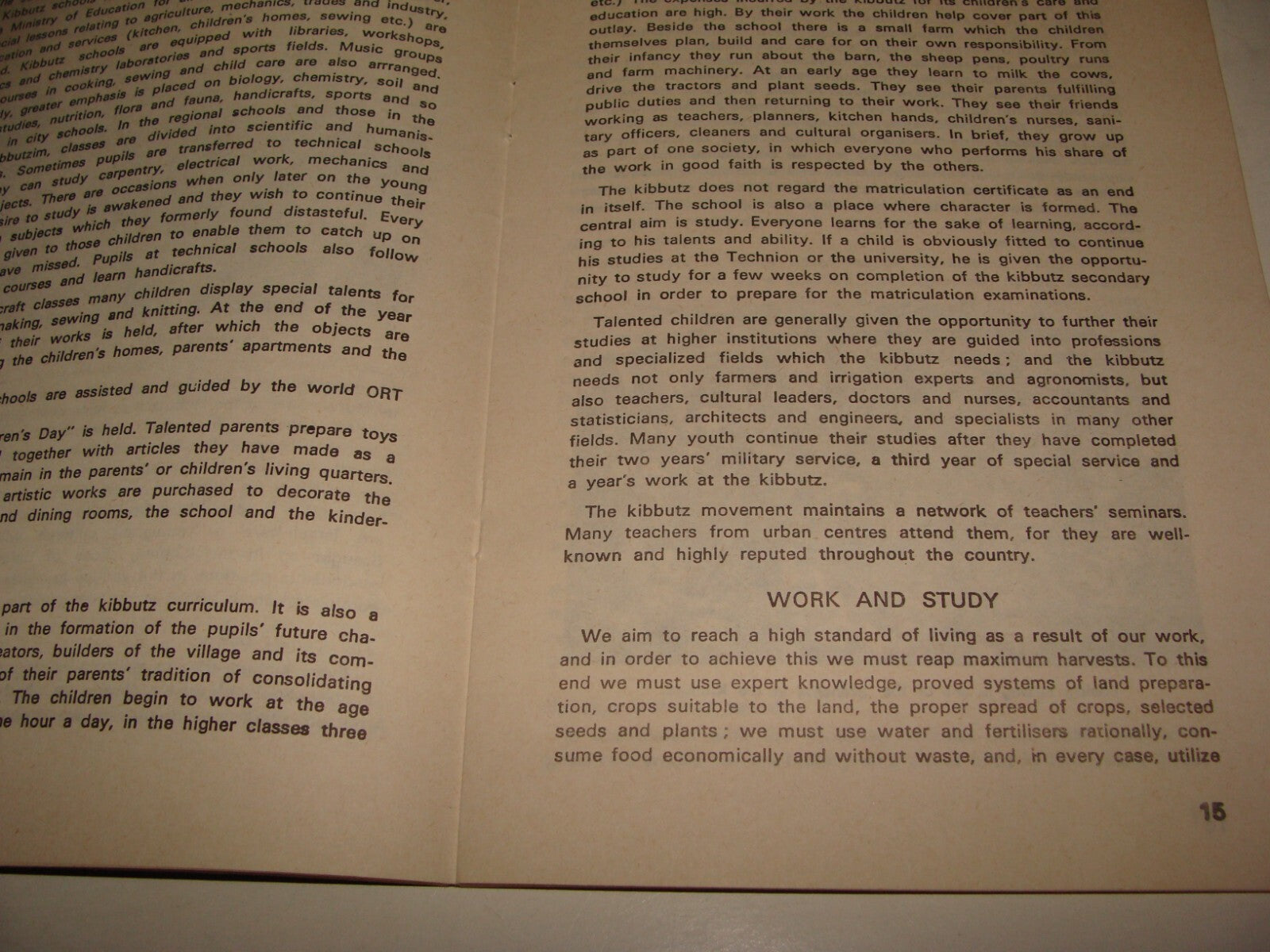 Booklet Jewish Judaica 1977 Israel Israeli EVERYDAY LIFE IN THE KIBBUTZ Photos