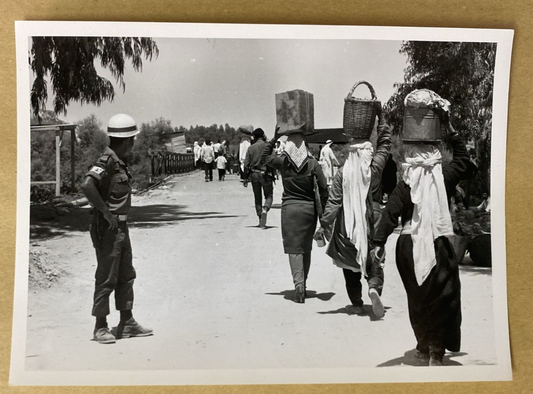 vintage jewish judaica photograph ILAN BRUNNER arab refugees [idf