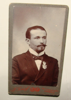 Descriptive image text