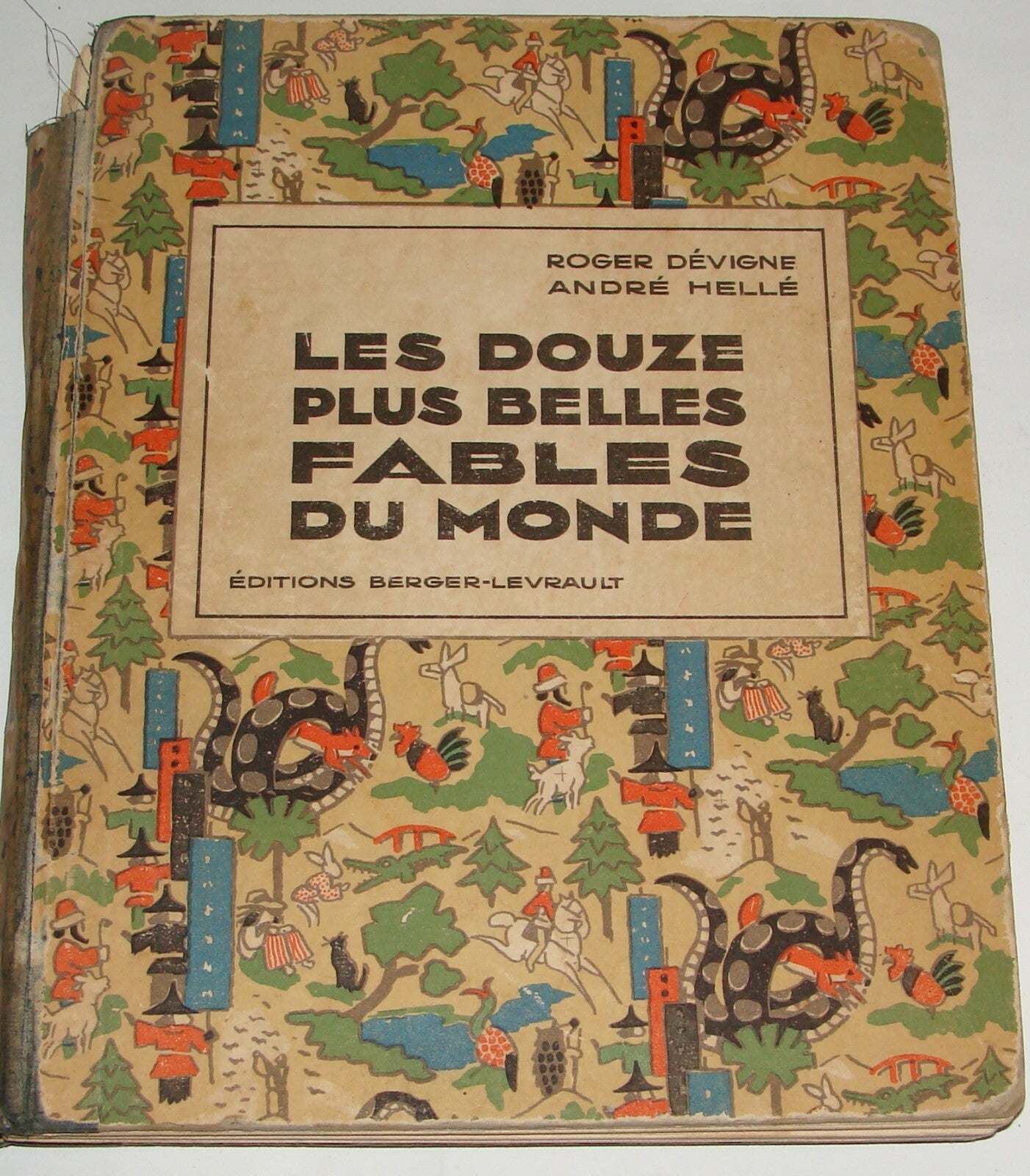 1932 LES DOUZE PLUS BELLES FABLES DU MONDE France French Devigne Helle Art Book