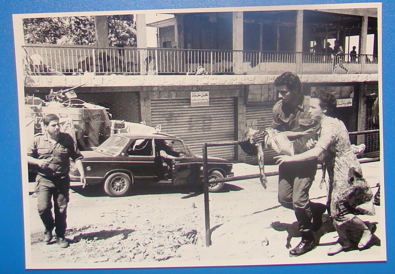 1982 Israel Press Photo Lebanon War IDF Soldier Helping Lebanese Boy Bhamdoun