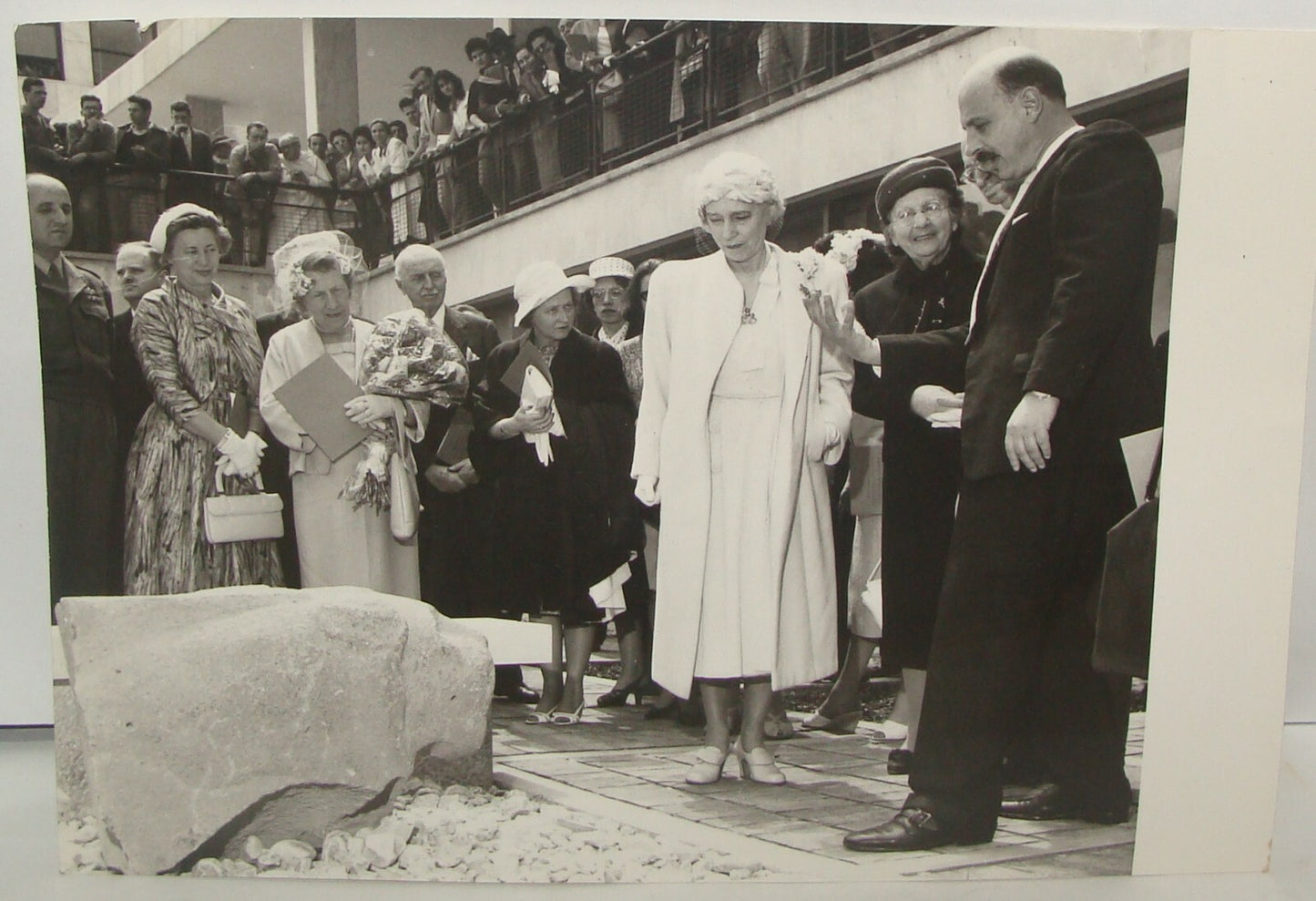 1960 Press Photo Israel Israeli Photographer Schlesinger Queen Elisabeth Belgium