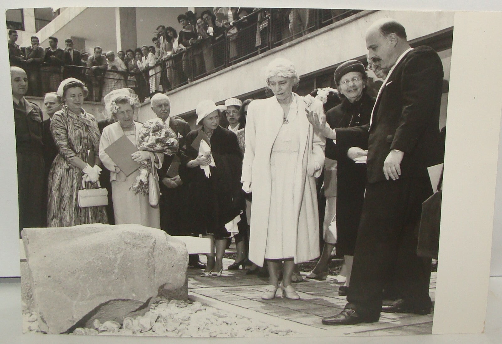 1960 Press Photo Israel Israeli Photographer Schlesinger Queen Elisabeth Belgium