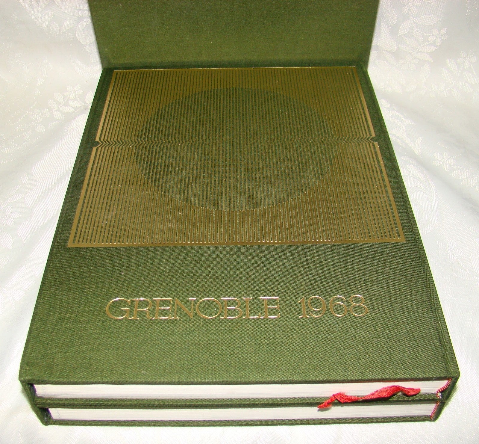 10th Winter Olympic Games \ Xemes Jeux Olympiques D'Hiver Book GRENOBLE 1968