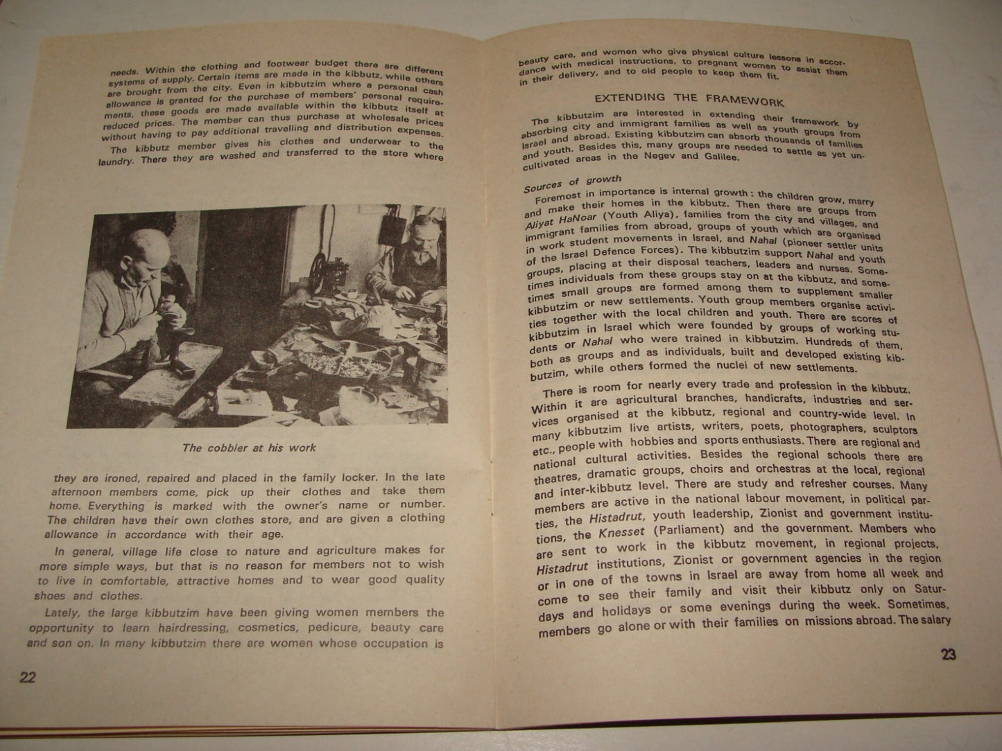 Booklet Jewish Judaica 1977 Israel Israeli EVERYDAY LIFE IN THE KIBBUTZ Photos