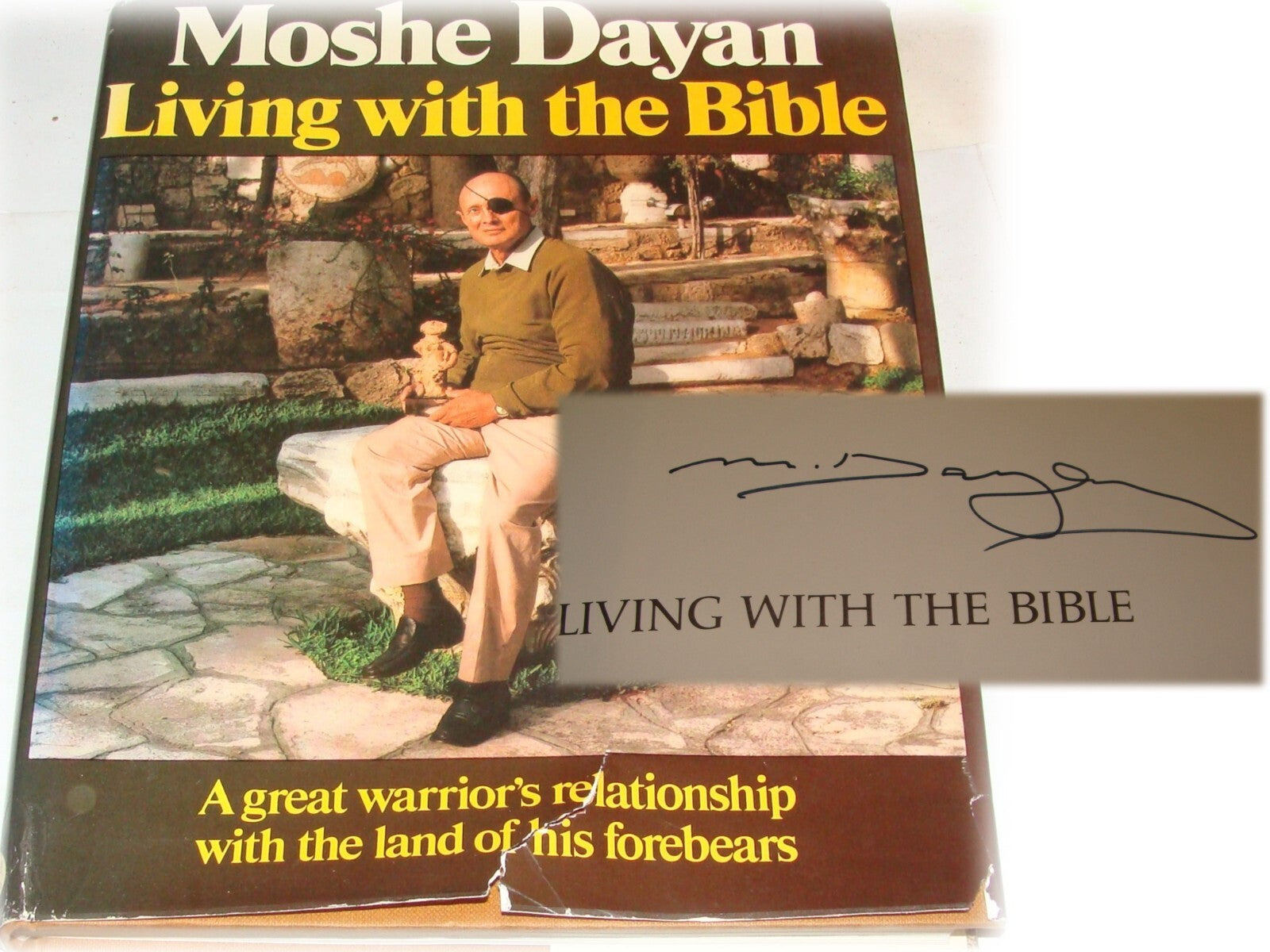 Israel Army Book MOSHE DAYAN SIGNED LIVING WITH THE BIBLE 1978 English Military