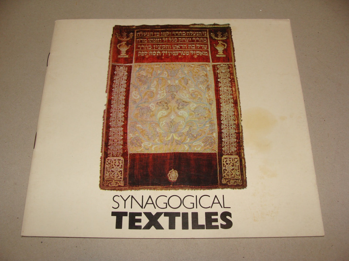 Book Jewish Judaica Prague Museum Photo Album SYNAGOGICAL TEXTILES Synagogue