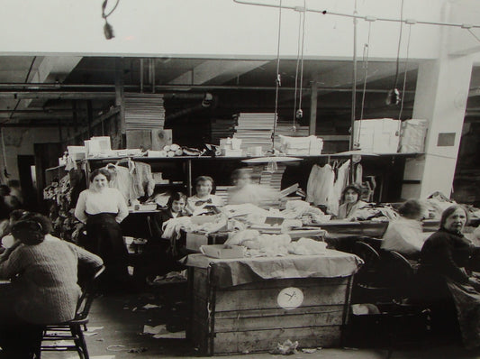 $ Photo Print, c.1913 American Jewish Judaica United States New York Sweatshop