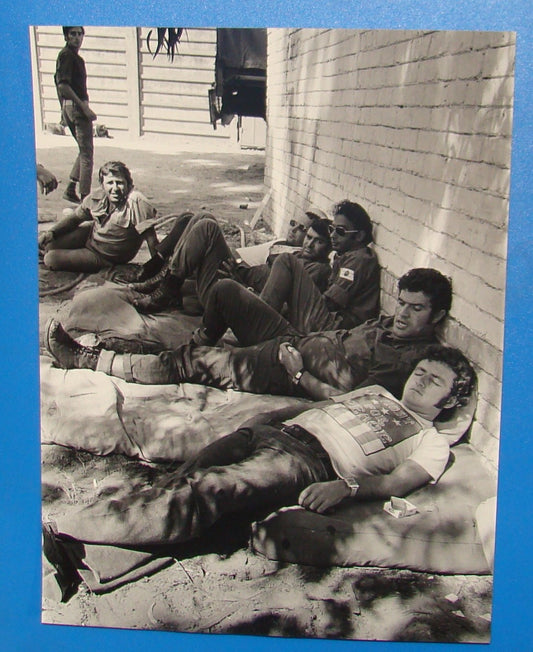 Photo Israel 8.10.1973 Yom Kippur War IDF Soldiers Waiting 'Fight For Peace'
