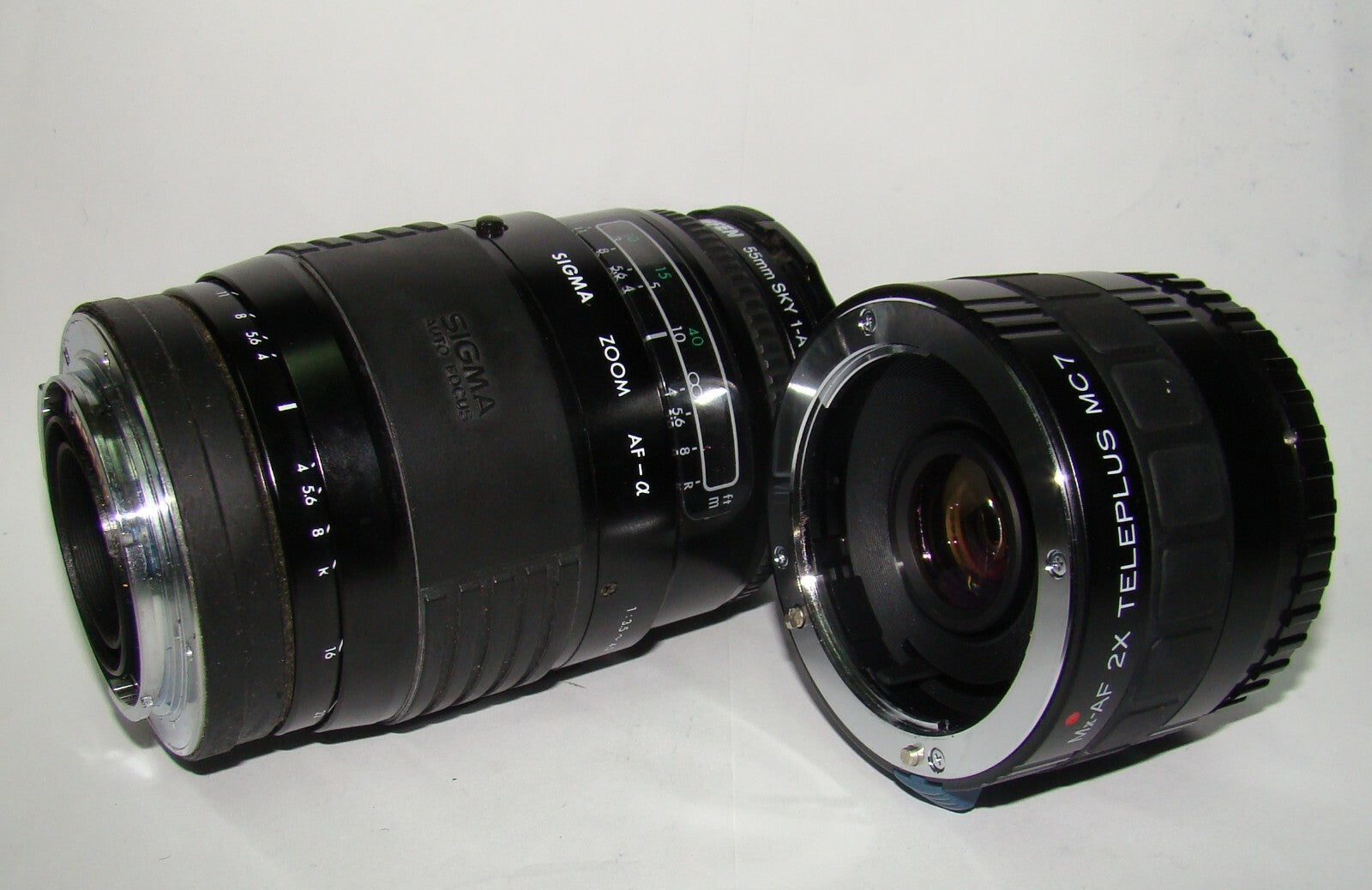 Sigma Auto focus 35-135mm 1:3.5-4.5 Camera Lens + TELEPLUS MC7 Mx-AF 2X