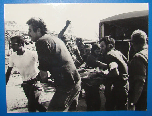 Photo Israel 1973 Oct. Yom Kippur War IDF Soldier First Aid Golan Syria Big Sun