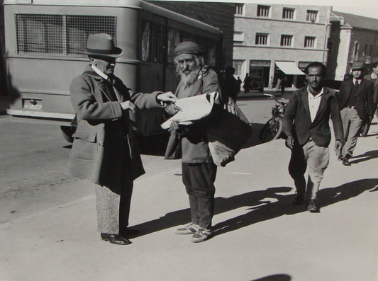 Photo Print Palestine MATSON 1930s Israel Jerusalem Jewish Yemenite News Vendor