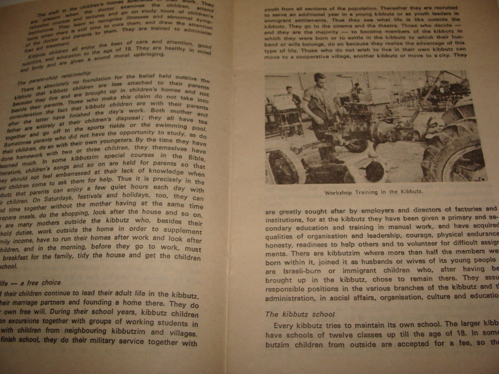 Booklet Jewish Judaica 1977 Israel Israeli EVERYDAY LIFE IN THE KIBBUTZ Photos